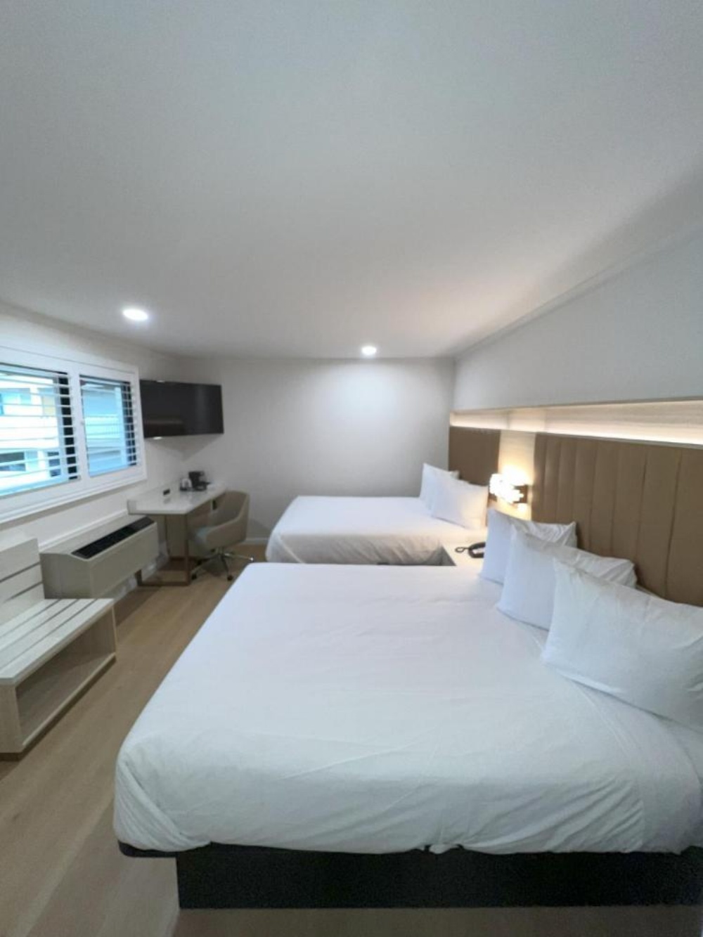 Francisco Bay Inn twin beds for family stays